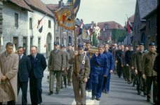 415_01_009 Sacramentsprocessie in de Parochie H. H. Marcellinus & Petrus te Oud Geleen op zondag 23 mei 1948