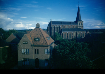 415_01_022 Sacramentsprocessie in de parochie H. H. Marcellinus & Petrus in Oud Geleen, zondag 23 mei 1948