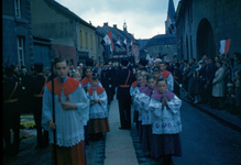 415_02_003 Sacramentsprocessie in de Parochie H. H. Marcellinus & Petrus in Oud Geleen, zondag 30 mei 1948