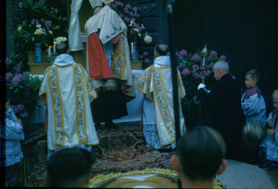415_02_005 Sacramentsprocessie in de Parochie H. H. Marcellinus & Petrus in Oud Geleen, zondag 30 mei 1948