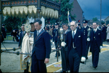 415_02_026 Sacramentsprocessie in de parochie H. H. Marcellinus & Petrus in Oud Geleen, zondag 30 mei 1948