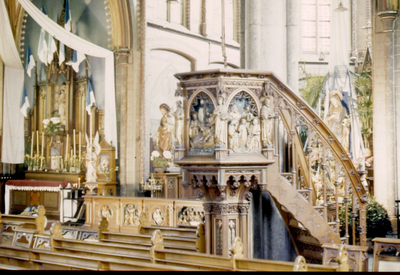 415_02_044 Sacramentsprocessie in de parochie H. H. Marcellinus & Petrus in Oud Geleen, zondag 30 mei 1948