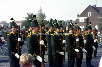 EHC-019-17 Koningsvogelschieten Schutterij St. Lambertus Broeksittard op 20-09-1970 en uitreiking van de medaille van ...