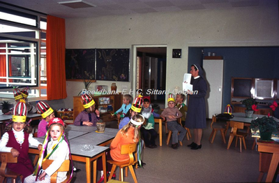 EHC-027-02 Opening van de Kleuterschool Kleuterheem aan de Paulus Potterstraat te Broeksittard op 13-11-1971. 13-11-1971