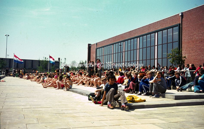 EHC-038-19 Opening Openluchtzwembad 'De Hateboer' aan de Sportcentrumlaan te Sittard op 17-05-1974. 17-05-1974