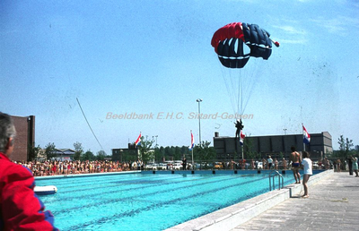 EHC-038-21 Opening Openluchtzwembad 'De Hateboer' aan de Sportcentrumlaan te Sittard op 17-05-1974. 17-05-1974