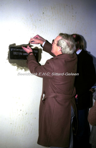 EHC-068-09 Eerste steenlegging door Wethouder Jo Simons tijdens de verbouwing van het Gemeenschapshuis te Broeksittard ...