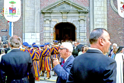 EHC-108-15 St. Rosaprocessie tijdens de viering van het 300-jarig bestaan van de St. Rosakapel 1675-1975Opstelling op ...