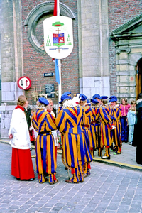 EHC-108-17 St. Rosaprocessie tijdens de viering van het 300-jarig bestaan van de St. Rosakapel 1675-1975Opstelling op ...