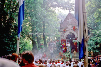EHC-109-05 St. Rosaprocessie tijdens de viering van het 300-jarig bestaan van de St. Rosakapel 1675-1975Processie en ...