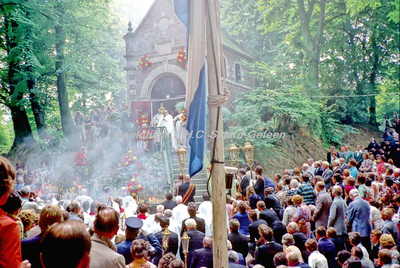 EHC-109-14 St. Rosaprocessie tijdens de viering van het 300-jarig bestaan van de St. Rosakapel 1675-1975Processie en ...