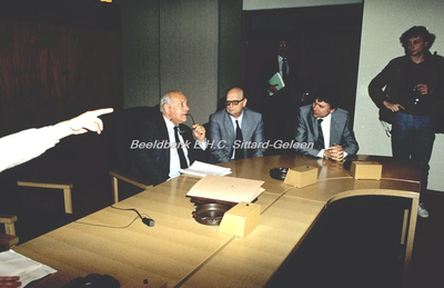 EHC-085-13 Ontvangst P.v.d.A.-delegatie met o.a. Joop den Uyl door Gemeentebestuur van Sittard in 1981