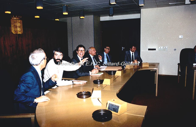 EHC-085-16 Ontvangst P.v.d.A.-delegatie met o.a. Joop den Uyl door Gemeentebestuur van Sittard in 1981