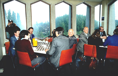 EHC-085-20 Ontvangst P.v.d.A.-delegatie met o.a. Joop den Uyl door Gemeentebestuur van Sittard in 1981