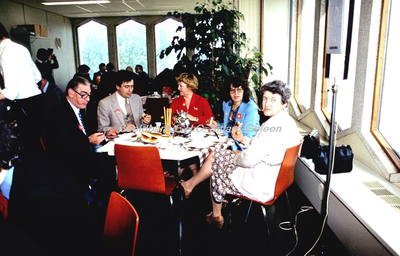 EHC-085-22 Ontvangst P.v.d.A.-delegatie met o.a. Joop den Uyl door Gemeentebestuur van Sittard in 1981