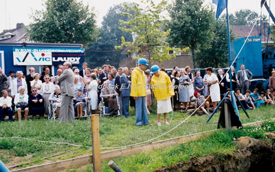 EHC-092-10 Start nieuwbouw Caritas thans Baenjehof aan de Baenjestraat in 1981