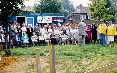 EHC-092-11 Start nieuwbouw Caritas thans Baenjehof aan de Baenjestraat in 1981