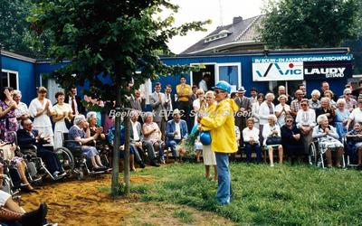 EHC-092-12 Start nieuwbouw Caritas thans Baenjehof aan de Baenjestraat in 1981