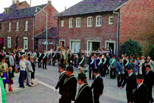 EHC-112-19 Traditionele klederdrachtoptocht tijdens de viering van 700 Jaar Nieuwstadt in 1977