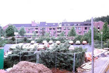 EHC-132-46 Bejaardencentrum De Baenje in mei 1983, gezien vanaf de laagbouw Stadhuis