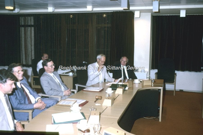 EHC-144-37 Uitreiking Koninklijke Onderscheiding aan de Heer J.J. Coenen in 1985