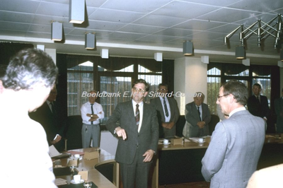 EHC-144-46 Beëdiging van de Heren P. Meyer en H. v.d. Mortel als Loco-Gemeentesecretaris der Gemeente Sittard in 1985