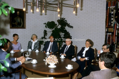 EHC-145-02 Uitreiking Koninklijke Onderscheiding aan de Heer A.H. van Ree in1985