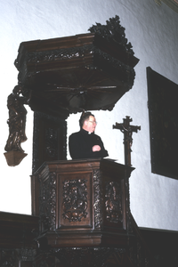 420_01_02_38 Deken Ben Janssen Op de preekstoel in de St Michielskerk Sittard