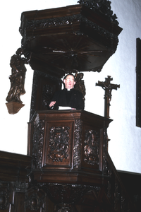420_01_02_39 Deken Ben Janssen Op de preekstoel in de St Michielskerk Sittard