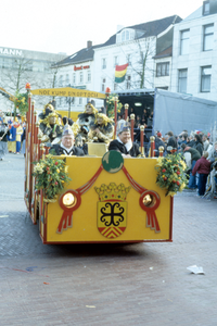 420_03_04_11 Eerste wagen tijdens de Sittardse Carnavalsoptocht