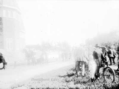 2763 St. Rosaoptocht op 13 september 1925Wagen uit groep 2 met de wieg van St. Rosa, omgeven door haar tien broertjes ...