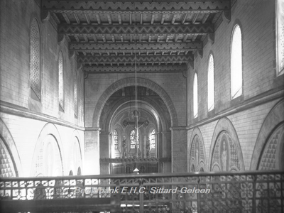 2885 Interieur voormalige abdijkerk St. Salvator te SusterenGezicht op het hoogaltaar vanaf het oksaal. Op de voorgrond ...
