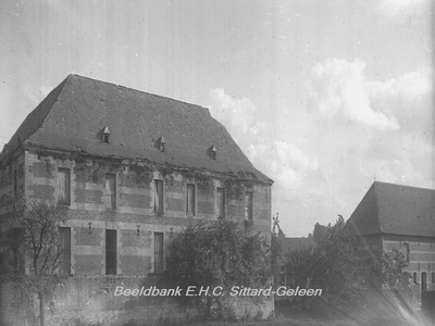 2899 Kasteel St. Jans-Geleen te SpaubeekHet kasteel werd in 1930 afgebroken. Rechts ziet men de voorburcht of hoeve, ...