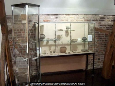  Archeologie van Stichting Streekmuseum Schippersbeurs Elsloo uit ElslooDeze collectie bestaat uit objecten uit de ...