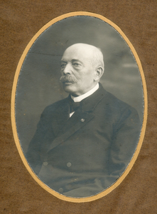 511_001 Gustave Ruys de Beerenbrouck (1842-1926) was Commissaris van de Koningin van 27 september 1893 tot 7 mei 1918. ...