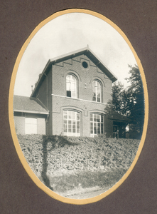 511_003 Voormalige Limburgse Gemeentehuizen 1922Voormalig Gemeentehuis te Amby uit de jaren 20. Foto is afkomstig uit ...