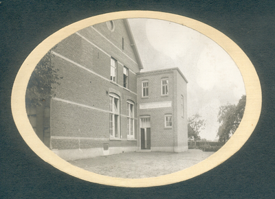 511_007 Voormalige Limburgse Gemeentehuizen 1922Voormalig Gemeentehuis te Beegden uit de jaren 20. Foto is afkomstig ...