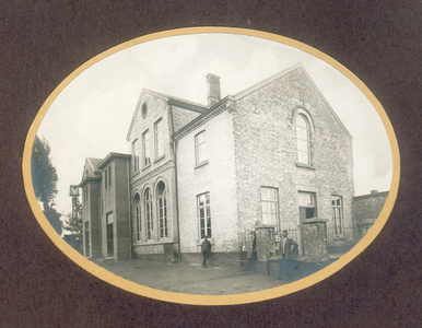 511_014 Voormalige Limburgse Gemeentehuizen 1922Voormalig Gemeentehuis te Bingelrade uit de jaren 20. Foto is afkomstig ...
