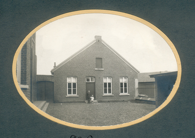 511_027 Voormalige Limburgse Gemeentehuizen 1922Voormalig Gemeentehuis te Elsloo uit de jaren 20. Foto is afkomstig uit ...