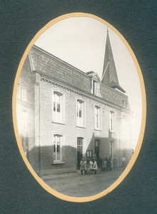511_034 Voormalige Limburgse Gemeentehuizen 1922Voormalig Gemeentehuis te Gronsveld uit de jaren 20. Foto is afkomstig ...