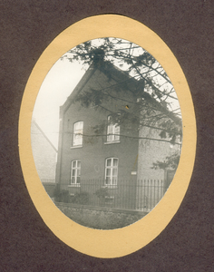 511_056 Voormalige Limburgse Gemeentehuizen 1922Voormalig Gemeentehuis te Limbricht uit de jaren 20. Foto is afkomstig ...
