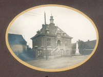 511_057 Voormalige Limburgse Gemeentehuizen 1922Voormalig Gemeentehuis te Linne uit de jaren 20. Foto is afkomstig uit ...