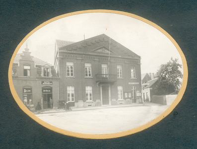 511_059 Voormalige Limburgse Gemeentehuizen 1922Voormalig Gemeentehuis te Maasbree uit de jaren 20. Foto is afkomstig ...