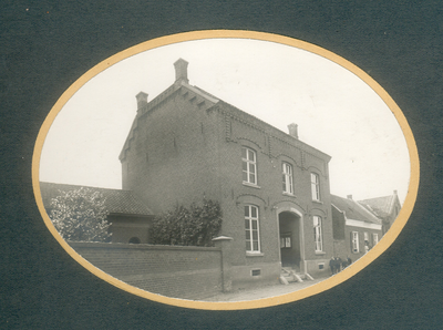 511_061 Voormalige Limburgse Gemeentehuizen 1922Voormalig Gemeentehuis te Meerloo uit de jaren 20. Foto is afkomstig ...