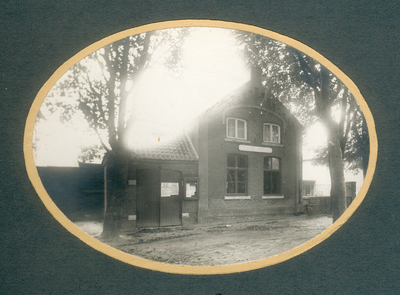 511_066 Voormalige Limburgse Gemeentehuizen 1922Voormalig Gemeentehuis te Merkelbeek uit de jaren 20. Foto is afkomstig ...