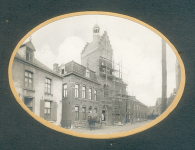 511_072 Voormalige Limburgse Gemeentehuizen 1922Voormalig Gemeentehuis te Nederweert uit de jaren 20. Foto is afkomstig ...