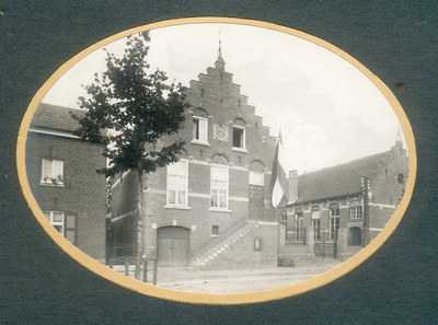 511_076 Voormalige Limburgse Gemeentehuizen 1922Voormalig Gemeentehuis te Nieuwstadt uit de jaren 20. Foto is afkomstig ...