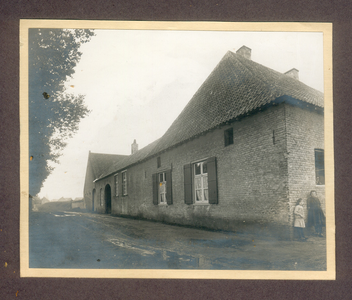511_078 Voormalige Limburgse Gemeentehuizen 1922Voormalig Gemeentehuis te Nunhem uit de jaren 20. Foto is afkomstig uit ...