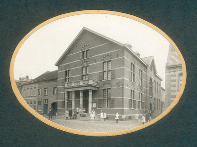 511_120 Voormalige Limburgse Gemeentehuizen 1922Voormalig Gemeentehuis te Weert uit de jaren 20. Foto is afkomstig uit ...