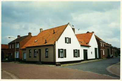 512_098 Hoek Martinusstraat-Panneshofstraat te Holtum 1 juni 2000